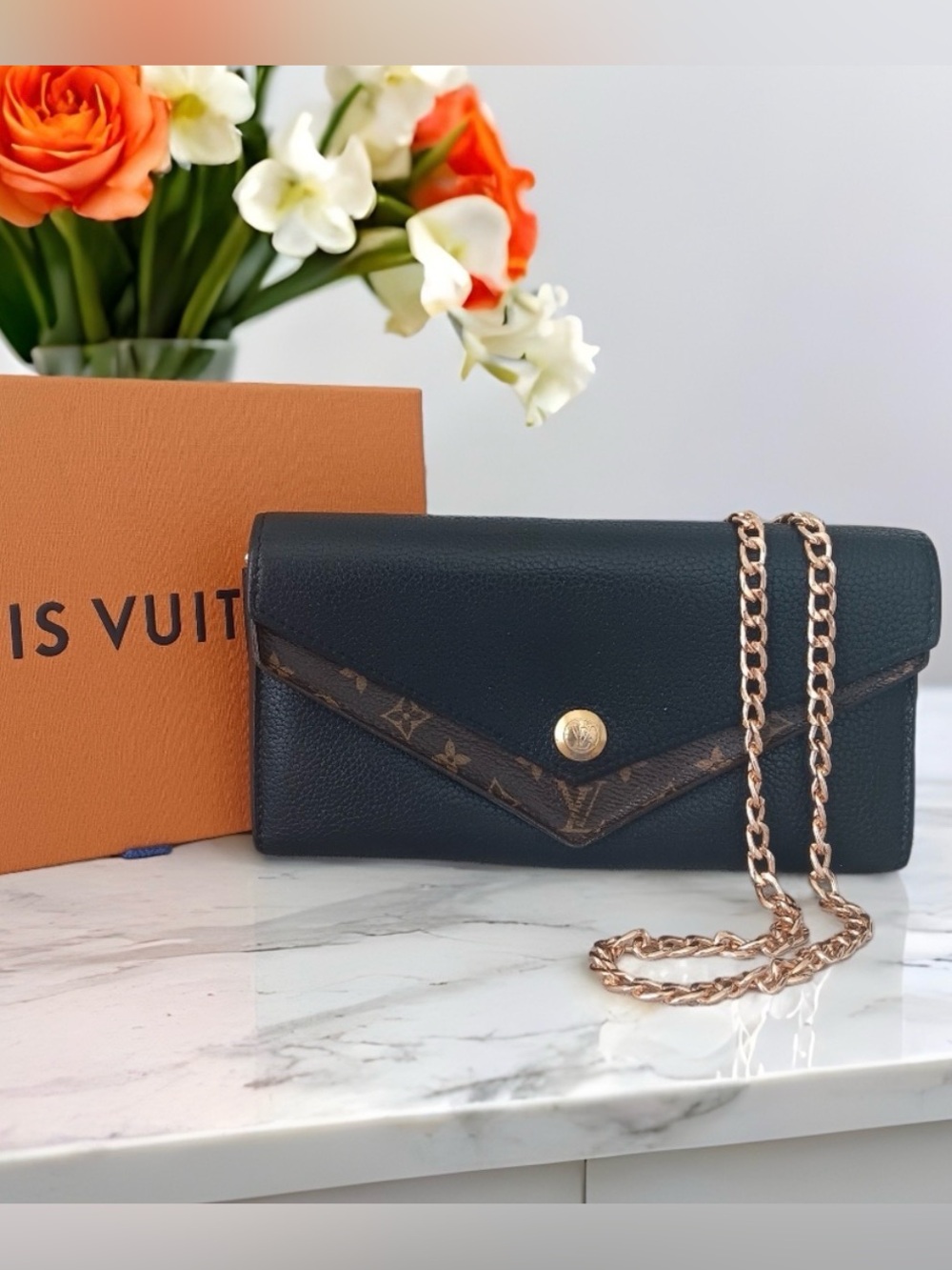 RARE 🌟 LOUIS VUITTON Double V Black/Monogram Wallet /Unbranded Chain